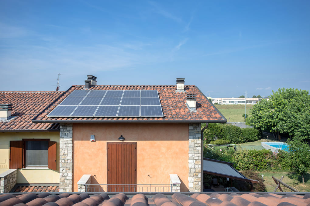 Ahorra con paneles solares en El Salvador: lo que debes saber antes de instalarlos