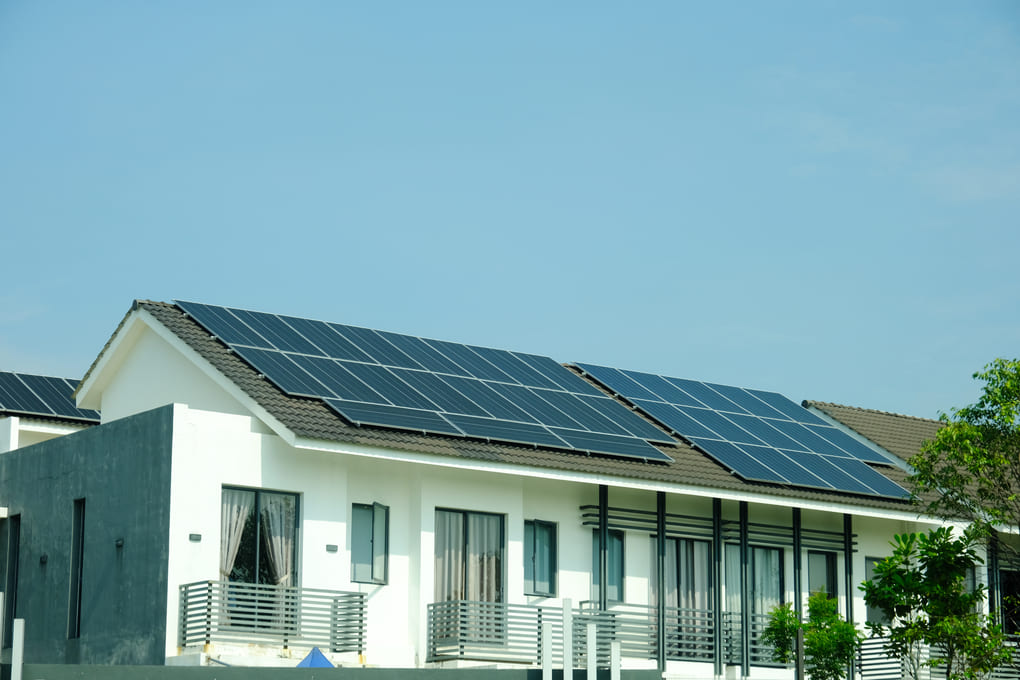 Ahorra con paneles solares en Guatemala: lo que debes saber antes de instalarlos