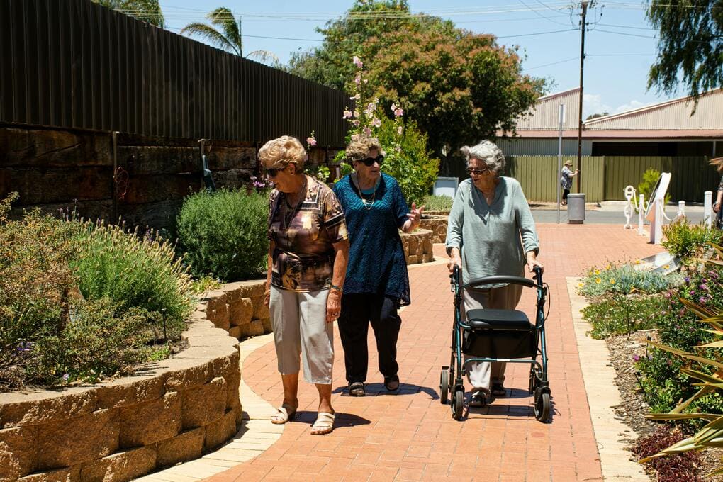 Calidad de vida para adultos mayores: ¿qué es mejor, un asilo o una comunidad residencial?
